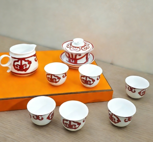 El juego de té Kung Fu de porcelana Red Iron Window Bone (8 piezas) presenta una porcelana con un alto contenido de álcali del 45% y mayor dureza. - Product Image 1