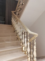 Rampe d'escalier chaude Rampe en aluminium Piliers en marbre Conception de rampe en aluminium de luxe