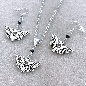 Pendientes de Mariposa con Cabeza de Calavera Estilo Gótico de Inspire Jewelry, los Pendientes Perfectos para Expresar tu Estilo Único - Product Image 2