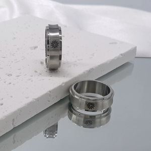 Anillo de girasol grabado con láser de acero inoxidable para hombre, diseño geométrico, joyería de regalo XYR0178 - Product Image 3