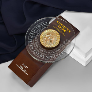 Trofeo Personalizzato in Cristallo Rotondo Stile Sportivo con Base in Legno, Design a Medaglia <span class=keywords><strong>per</strong></span> Riconoscimenti Aziendali e Riunioni Annuali - Product Image 3