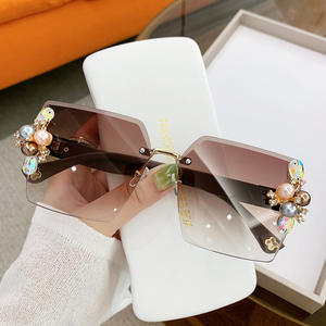 Pearl Diamond Gafas <span class=keywords><strong>de</strong></span> sol elegantes <span class=keywords><strong>de</strong></span> <span class=keywords><strong>moda</strong></span> <span class=keywords><strong>para</strong></span> <span class=keywords><strong>mujer</strong></span> Anti-UV <span class=keywords><strong>Cara</strong></span> <span class=keywords><strong>redonda</strong></span> <span class=keywords><strong>Cara</strong></span> grande <span class=keywords><strong>Lentes</strong></span> delgadas Protección UV400 óptima <span class=keywords><strong>para</strong></span> <span class=keywords><strong>mujer</strong></span> - Product Image 6