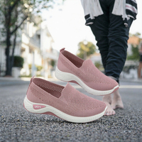 Chaussures d'été 2025 pour femmes en maille légère antidérapantes, tendance mode, couleur unie, à enfiler, respirantes, design ajouré, pour le commerce international