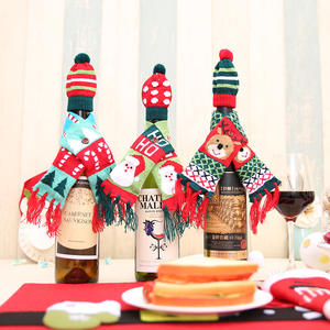 Set de Decoración para Botellas de Vino Rojo de Navidad y Año Nuevo con Bufanda y Gorro Tejidos, Estilo Caramelo, Accesorios Navideños para Botellas de Vino - Product Image 2