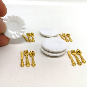 Mini-plat à gâteau en céramique miniature pour maison de poupée, assiette et couteau en métal, fourchette et cuillère (un ensemble = 4 assiettes + 4 couteaux, fourchettes, cuillères)) - Product Image 2