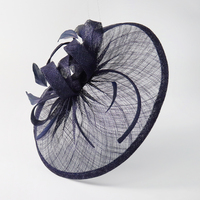 Chapeau Fascinator en plumes d'abaca naturelles bleu marine pour femmes et filles-Accessoire de coiffure élégant pour les courses de chevaux et les fêtes-Fascinateurs pour femmes