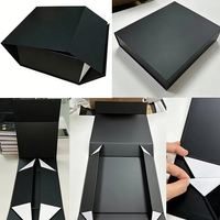 Scatola Regalo Pieghevole in Cartone Ondulato Personalizzata con Chiusura Magnetica, Riciclabile, Nera, con Logo in Lamina Dorata
