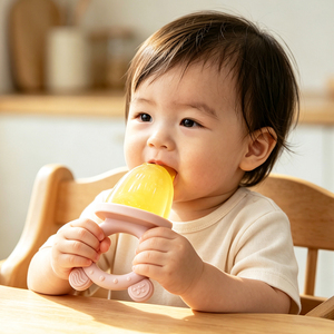 Molde de silicona para helados de bebé, 6 cavidades, con forma de oso, con mango para masticar, de grado alimenticio, para congelar puré de frutas, para hacer helados caseros para niños pequeños. - Product Image 4