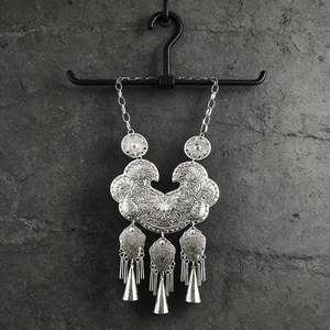 Collar con Cierre de Mariposa Plateado Estilo Miao, Collar Étnico Bohemio <span class=keywords><strong>Hmong</strong></span> con Borlas y Conos para Mujer - Product Image 3