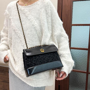 Nuevo Bolso de Mano Estilo Vintage, Bolso de Hombro Cruzado de Cadena Acolchado con Diamantes, Espacioso y Lujoso para Mujer - Product Image 4