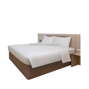 Ensemble de lit d'hôtel à prix d'usine, sur mesure, avec tête de lit intégrée rembourrée en tissu, base en bois, disponible en tailles King, Queen et Simple, et draps inclus - Product Image 3