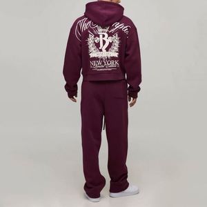 Ensemble de survêtement deux pièces pour homme, personnalisé, violet prune, comprenant un sweat à capuche ample à fermeture éclair intégrale et un pantalon de survêtement ample à jambes larges, dans des tons doux et riches. - Product Image 2