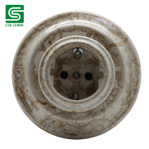 Complétez votre série d'interrupteurs en céramique vintage avec des prises de télévision et de radio en porcelaine assorties - Product Image 5