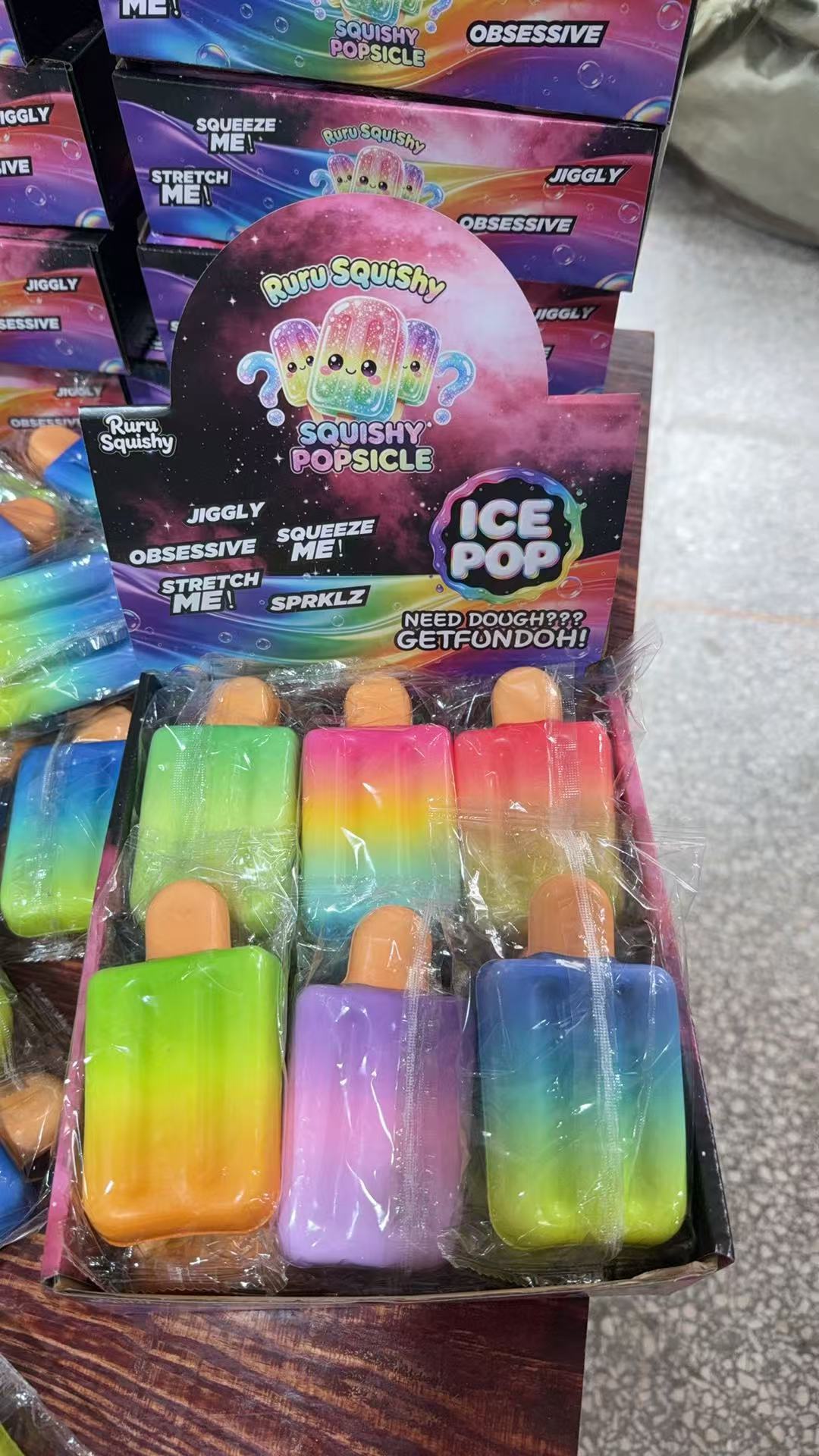 Popsicle dans une boîte