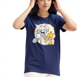 เสื้อยืดผู้หญิงสีน้ำเงินกรมท่า ทอมแอนด์เจอร์รี่ ทรงปกติ คอกลม แขนสั้น พิมพ์ลายตัวการ์ตูน สไตล์ลำลอง ผ้าเจอร์ซีย์คอตตอน 100% - Product Image 1