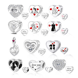 Abalorios de Plata con Forma de Corazón y Gestos de Mano (Niño/Niña) - "Eres Siempre en <span class=keywords><strong>Mi</strong></span> Corazón" - Compatibles con Pulseras <span class=keywords><strong>Originales</strong></span> - Joyería de San Valentín Berluque - Product Image 1