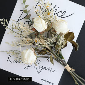 Arrangement de fleurs en soie style vintage, bouquet de roses et de camomilles à bords brûlés, pour la décoration intérieure et les accessoires de photographie - Product Image 2