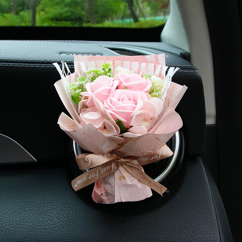 Rose, attendant doucement