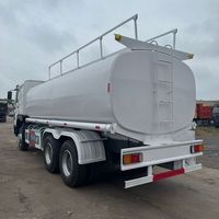 Camions à faible consommation de carburant Howo 6x4, camion-citerne avec distributeur de carburant intégré pour utilisation en station-service en Afrique