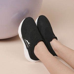 รองเท้าวิ่งตาข่าย GallonShark สำหรับทุกเพศ รุ่นฤดูร้อน น้ำหนักเบา ระบายอากาศได้ดี พื้นรองเท้าแบบมีเบาะ เหมาะสำหรับออกกำลังกายกลางแจ้ง ฟิตเนส และการฝึกซ้อม - Product Image 2
