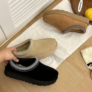 Bottes de neige unisexes en fourrure douce et confortable, style pantoufle, avec plateforme, en peau de mouton, pour l'hiver, design tendance, vente en gros - Product Image 2
