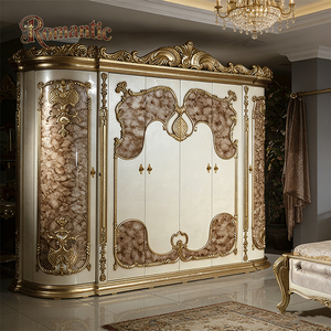 Elegante Cama Queen Size Clásica Europea con Cabecera Doble Acolchada en Terciopelo Beige y Detalles en Dorado, Juego de Dormitorio de Madera Sólida para Mansiones - Product Image 6