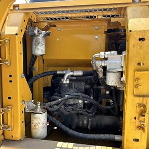 Excavadora de cadenas hidráulica usada Komatsu PC130, 13 toneladas, modelo 2024, cucharón de 0.6m³, motor de 66kW, 400 horas de uso. - Product Image 5
