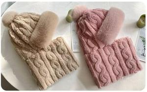 Bonnet tricoté 2-en-1 avec pompon et protection pour les oreilles, <span class=keywords><strong>cache</strong></span>-cou intégré pour <span class=keywords><strong>femme</strong></span>, idéal pour l'hiver - Product Image 6