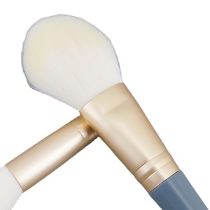 Lot de 4 pinceaux de maquillage professionnels, tête plate, tête ronde, blush, anticernes, manche en bois, nylon synthétique - Product Image 3