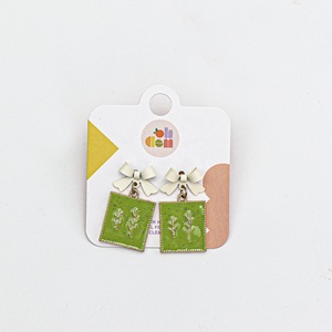 Présentoir de luxe personnalisé en papier pour bijoux, étiquettes de collier imprimées avec logo, cartes douces au toucher pour accessoires boucles d'oreilles et pinces à cheveux - Product Image 3