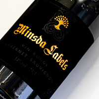 Etiqueta Adhesiva Impermeable de Alta Calidad para Vino y Bebidas, Rollo de Etiquetas con Impresión UV en Dorado y Acabado Flocado