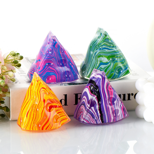 ของเล่นบีบคลายเครียด TPR นุ่มแบบมอลโทส พร้อมของเหลวไหลเวียนลายเส้นสี่เหลี่ยมทรงก้อนน้ำแข็ง สำหรับเด็กอายุ 5 ถึง 7 ปี - Product Image 5
