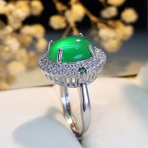 Anello Vintage dal Design Ovale per Donne, Anello alla Moda in Stile Retrò, Elegante Accessorio per le Dita da Indossare Quotidianamente - Product Image 4