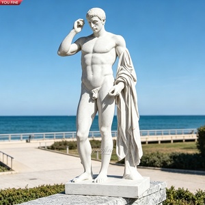 Statua di Atleta Greco in Marmo Bianco Intagliata a Mano YOUFINE, Figura Maschile Classica in Posa Contrapposta per Arredamento Costiero - Product Image 1