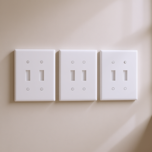 Cubierta de plástico moderna blanca de 2 interruptores para interruptores de luz y enchufes - Product Image 2