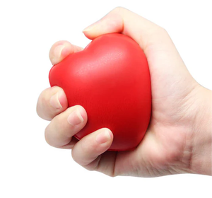 Balle anti-stress rouge en forme de cœur avec logo imprimé – Cadeau promotionnel – Balle anti-stress en forme de cœur - Product Image 5