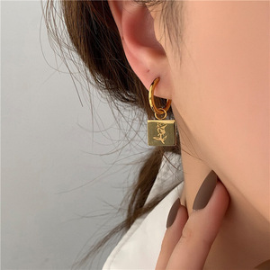 Pendientes de Acero Inoxidable al por Mayor para Mujer, con Moneda de Oro Rosa y Flor, con Gancho Redondo y Dije - Product Image 3