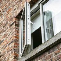 Fenêtre à battant en aluminium optimisée pour l'espace, à ouverture vers l'extérieur, pour les configurations murales résidentielles étroites