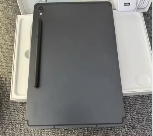 สีเทาเข้ม