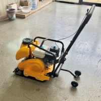 Compacteur vibrant à essence autoporté haute efficacité 90 kg 15 kN pour le compactage d'asphalte routier