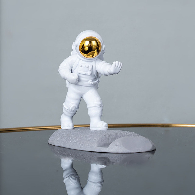 Lazy Reader Astronaut Cell Phone Holder Light Luxury Astronaut Holder Divine Resin Spaceman on Base Holder for Cell Phone