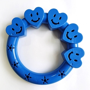 Anillo de mano de plástico con diseño de corazón sonriente al por mayor, colorido, para niños, para ejercicios matutinos, tamborina, para ritmo de baile de niños pequeños - Product Image 4