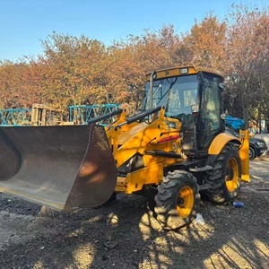 รถตักล้อยาง JCB 3CX สีเหลือง เครื่องยนต์ดีเซล พร้อมปั๊มเกียร์บ็อกซ์ แขนขุดด้านหลัง สำหรับงานวิศวกรรม - Product Image 4