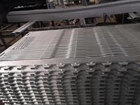 Plancher en acier triangulaire PH Sow Floor pour finisseurs de truies lamelles d'élevage de porcs pour plancher triangulaire de caisse de mise bas