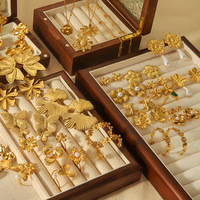Anting-anting gantung baja tahan karat bergaya Instagram lintas batas, desain bunga, untuk wanita, pernyataan gaya yang berani, mewah, lapisan titanium emas 18K, cocok untuk pesta