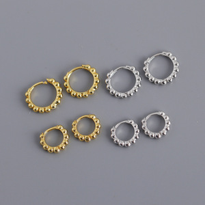 <span class=keywords><strong>Orecchini</strong></span> alla Moda in <span class=keywords><strong>Argento</strong></span> Sterling 925 con Perline <span class=keywords><strong>a</strong></span> <span class=keywords><strong>Sfera</strong></span>, Set di <span class=keywords><strong>Orecchini</strong></span> <span class=keywords><strong>a</strong></span> Cerchio per Donne, Placcati in Oro 18K, Gioielli all'Ingrosso - Product Image 1