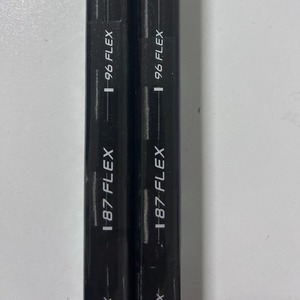 중국 전문 공장 도매 325g 사용자 정의 로고 아이스 하키 스틱 그립 하이 퀄리티 시니어 및 주니어 선수를위한 큰 브랜드 - Product Image 1