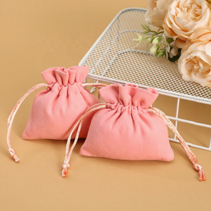 Pochette en velours avec logo personnalisé de haute qualité Pochette à cordon pour bijoux Mini pochette mignonne Emballage de boucles d'oreilles <span class=keywords><strong>Parfum</strong></span> - Product Image 1