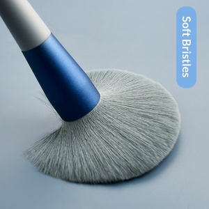 Pinceaux de maquillage personnalisés pour le visage, série bleu clair, 9 pièces, en poils de chèvre, tube en aluminium, bois massif, durables, respectueux de la peau - Product Image 2