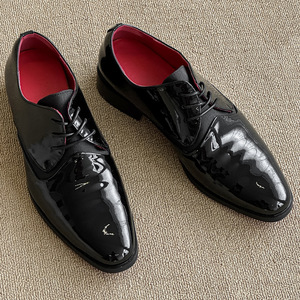 2026 Men's Elegant Pointed <b>Toe</b> Shiny Lace Up Shoes Pleated Detail Red Sole Dress Shoes - Product Image 5